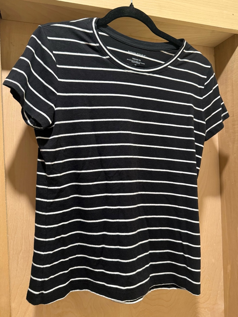 Banana Republic Timeless Black and White Striped Crewneck Tee Size Medium